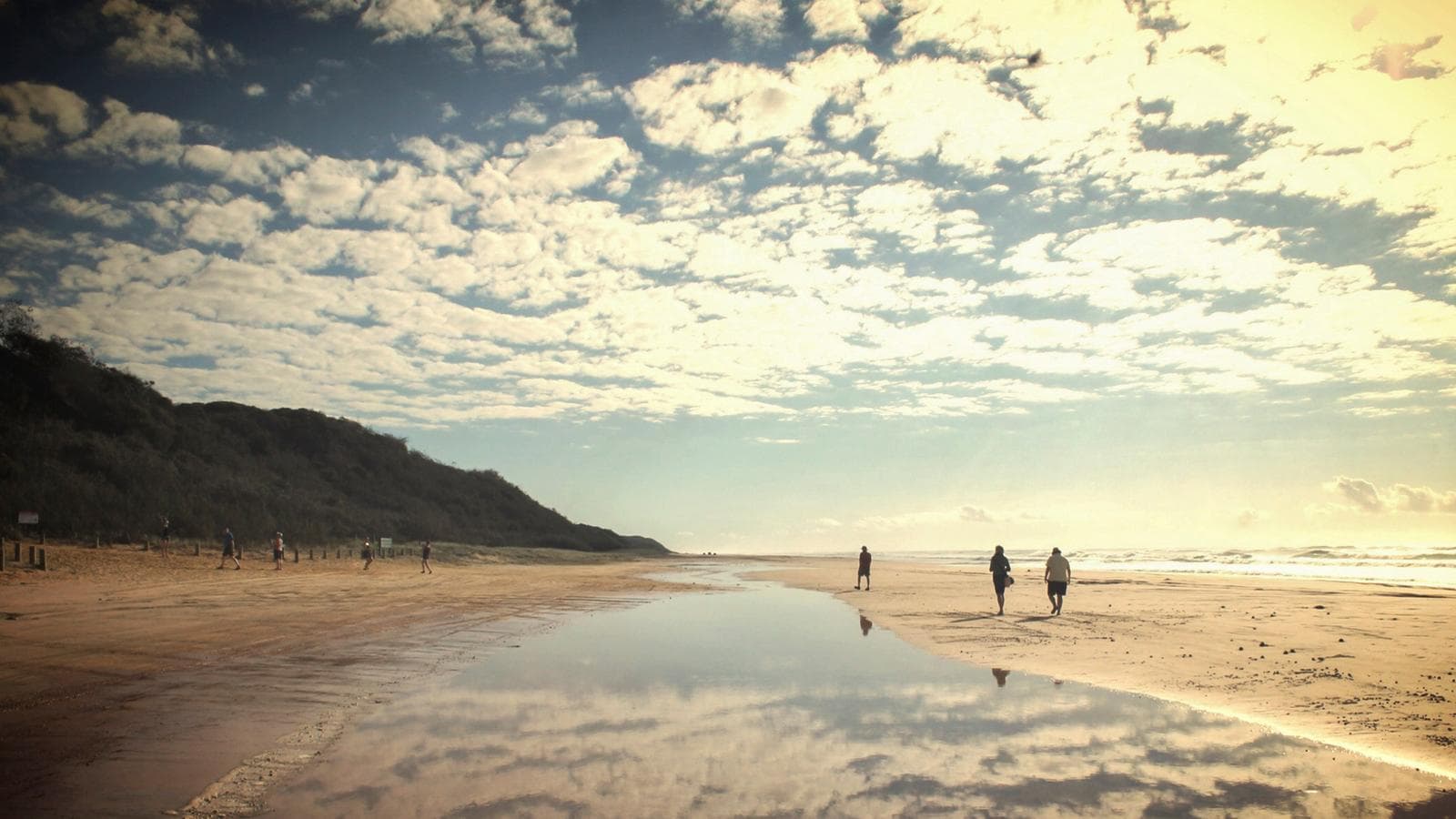 Banner image of Brisbane to Cairns Experience: Sand Dunes & the Whitsundays